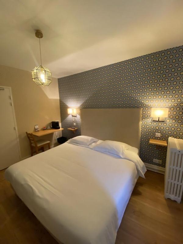 Hotel Le Central Boussac  Zewnętrze zdjęcie