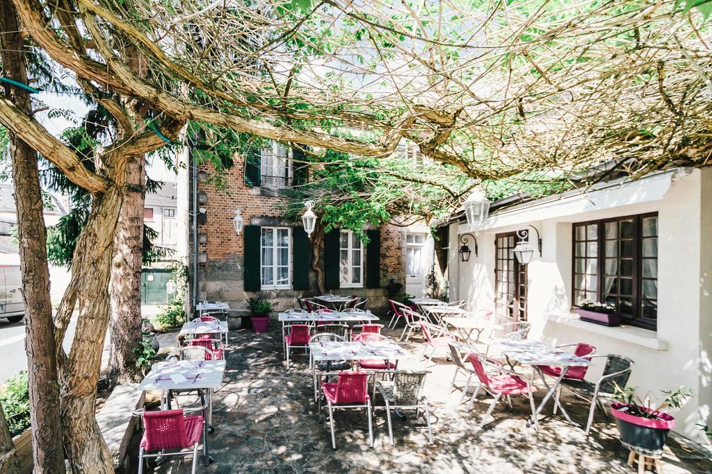 Hotel Le Central Boussac  Zewnętrze zdjęcie